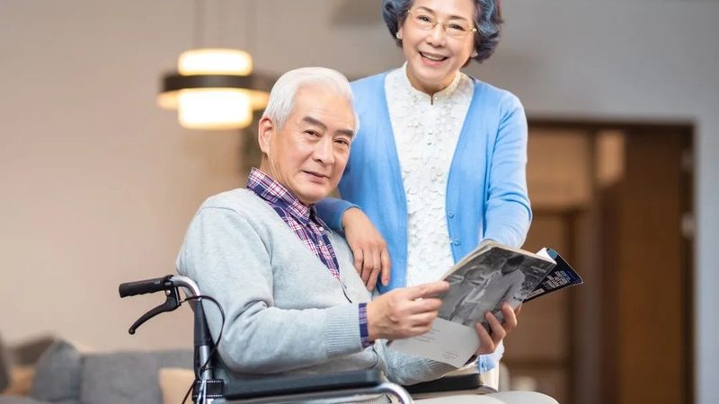 养老院护理床的材料和工艺直接关系到老人的使用体验和安全性。以下是一些关注要点：