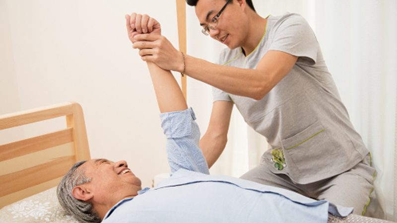 视频教程能否替代真人示范？养老护理培训的误区与出路