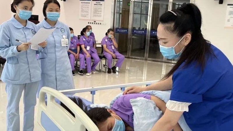 成都医养结合：失能老人护理的多元选择与科学评估